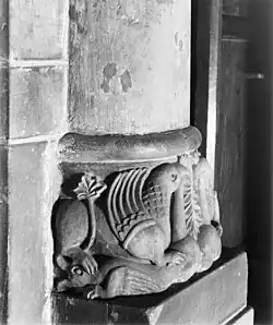 Basa en la nave lateral