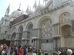 Fachada norte de la basílica de San Marcos.