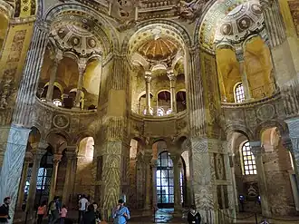 San Vitale que conserva los mosaicos del siglo&nbsp;VI