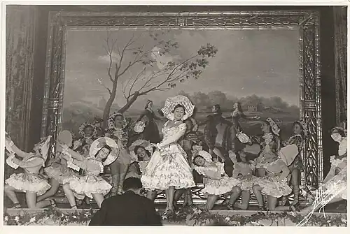 Beatriz de Lenclós en un cuadro de baile