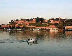 Panorámica de la fortaleza desde el río.