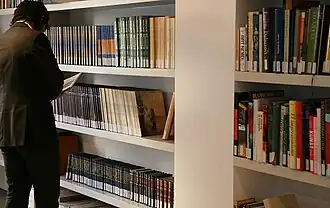 Biblioteca dedicada al expresionismo y neoexpresionismo.