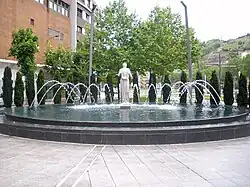 Fuente con estatua de Melpómene, obra de Enrique Barros