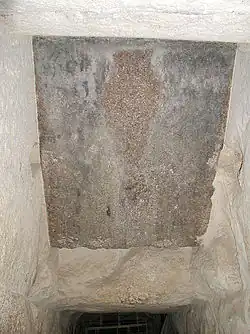 Bloque de granito, sellando el acceso a la cámara de la reina