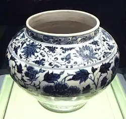 Tarro azul y blanco, Jingdezhen, dinastía Yuan (1271-1368).
