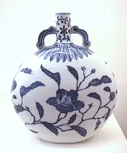 Tarro azul y blanco, Jingdezhen, Yongle Ming (1403-1424).