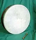 Bodhrán, de la música celta, especialmente de la irlandesa.