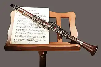 Clarinete Boehm en atril