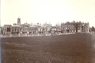 Bowood House, ala diocleciana de Adam a la izquierda, el bloque principal demolida en los años 1950