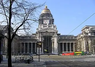El palacio de Justicia de Bruselas (1862-1866) en obras de restauración