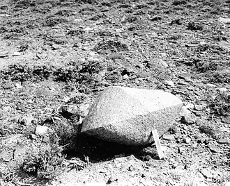 Roca de granito pulida por la arena arrastrada por el viento, condado de Sweetwater, Wyoming (Bradley, 1930).[1]​