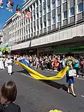 Participantes ucranianos en el orgullo de Brighton.