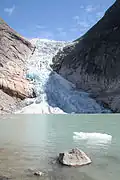 El glaciar visto desde el lago en 2006