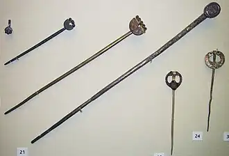 Pasadores y alfileres para broches.