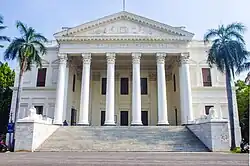 Residencia británica (1803-1805), sede del Residente británico en Hyderabad, obra del teniente Samuel Russell de los Ingenieros de Madras