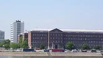 Edificio "R" de la BME de Universidad Tecnológica y Económica de Budapest de Gyula Rimanóczy