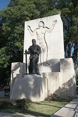 Monumento a Pedro de Mendoza en Parque Lezama
