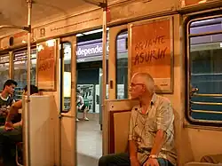 Coche CAF - General Eléctrica Española detenido en la estación