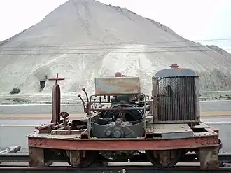 Simplex de 20cv a modo de monumento sobre el puente antiguo del ferrocarril. El mismo recorrió el ramal. Hoy descansa sobre el puente General Belgrano, el cual se ubica antes de la estación y se halla parcialmente conservado por ser considerado monumento histórico de la ciudad.