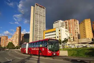 La torre desde la avenida Caracas con calle 26