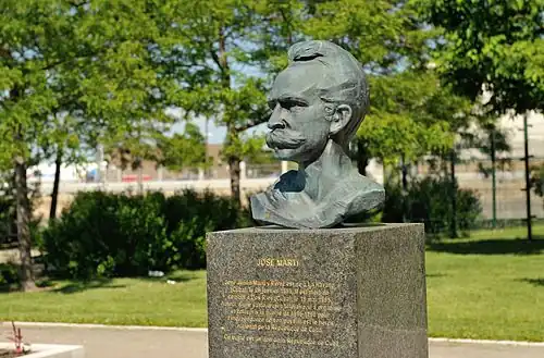 Busto de J. Martí - Quebec (Canadá).