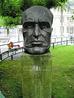 Busto de Alfredo Suárez Ferrín en los jardines de Méndez Núñez, en La Coruña.