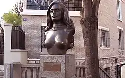 El busto de Dalida.
