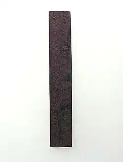 Placa de bronce con epitafio.