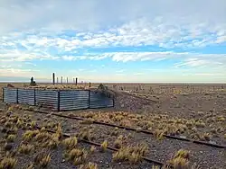 Corral y rampa de costado con perfecta conservación.