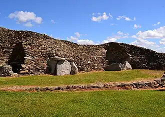 Vista de las cámaras sacadas a la luz tras la destrucción parcial del monumento.