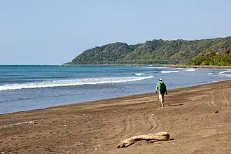 Cambutal con sus playas de arena oscura en el sur de Los Santos.