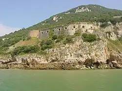 Fuerte de San Carlos a la entrada de la bahía de Santoña.