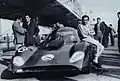 Carlos Reutemann momentos antes a una carrera sobre el Huayra.