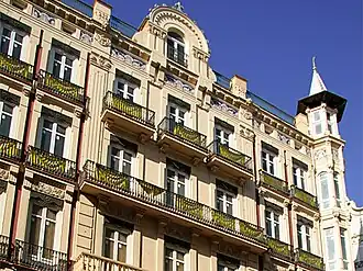 Fachada calle La Paz.