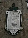 Placa en su residencia en La Coruña.