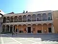 Edificio que formó parte de la Casa de Contratación de Indias, en la parte oeste del patio de la Montería del Alcázar de Sevilla