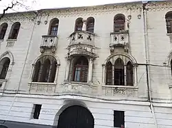 Detalle de la casa Del Villar, construida por Salvador Vásquez en colaboración con Emilio Santelices en el barrio República para el empresario Benito del Villar.