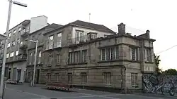 Casa natal de José Filgueira Valverde cerca de la plaza del Muelle.