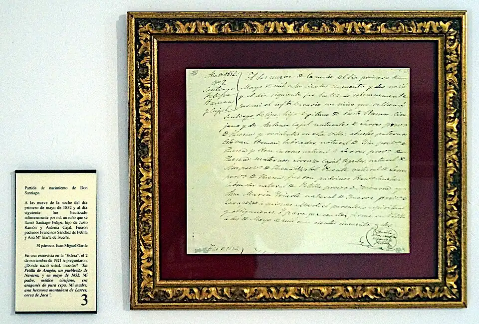 Copia de la partida de nacimiento expuesta en la casa