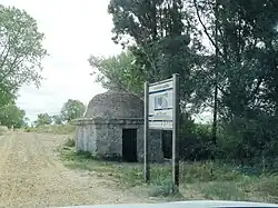 Arca de desagüe, para regadios próximos, en el camino de sirga. Junto al puente de Carrecalzada. Canal de Castilla