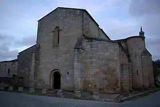 Abadía de Santa María de Aguiar, copiando la fachada de la abadía de Fontfroide.