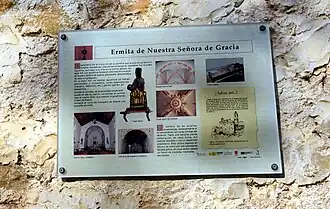 Panel informativo situado en la fachada meridional de la Ermita de la Virgen de Gracia (Castielfabib, Valencia), 2018.