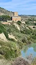 El castillo con la curva del río Gállego al pie