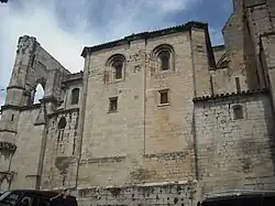 Contrafuertes en la parte románica de la catedral de Cuenca