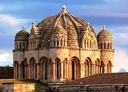 Cúpula gallonada, en fábrica de piedra, de la catedral de Zamora