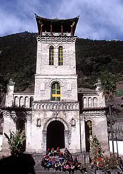 Iglesia del Sagrado Corazón de Tsedro (diócesis de Kangding)[c]​