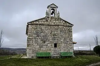 Vista lateral de la ermita