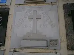 Lápida de Mauricio en A Coruña, en el cementerio de Santo Amaro