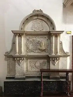 Mausoleo de Carlos María de la Torre.