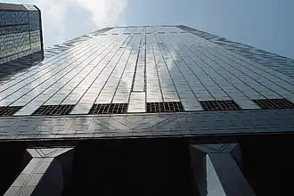 Imagen vertical de Central Plaza, 20 de abril de 2003